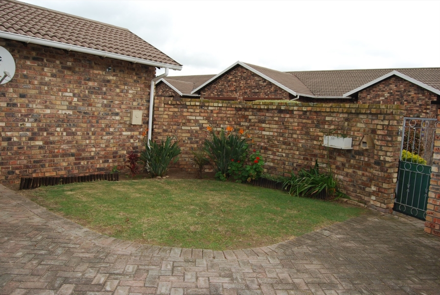 To Let 2 Bedroom Property for Rent in Cotswold Eastern Cape